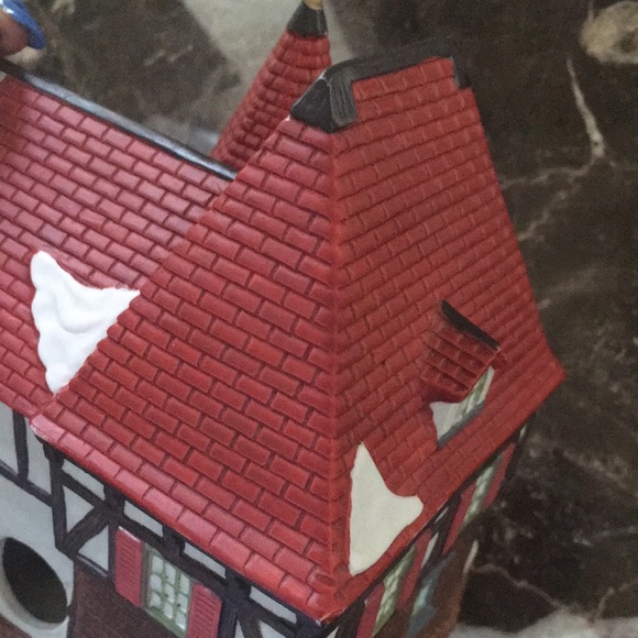 Miniature house size 8 by 8 by 5 inches - Picture 14 of 17